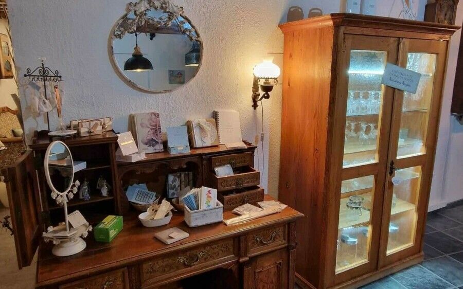 Sekretär_Schrank-Vitrine